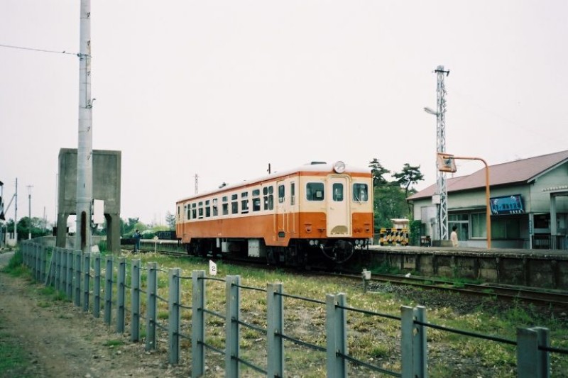 駅外から