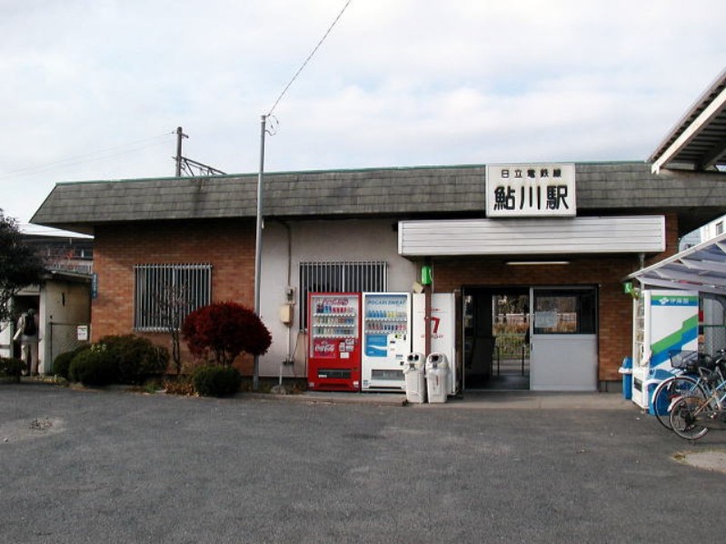 日立電鉄の駅舎はどれもこんな感じです