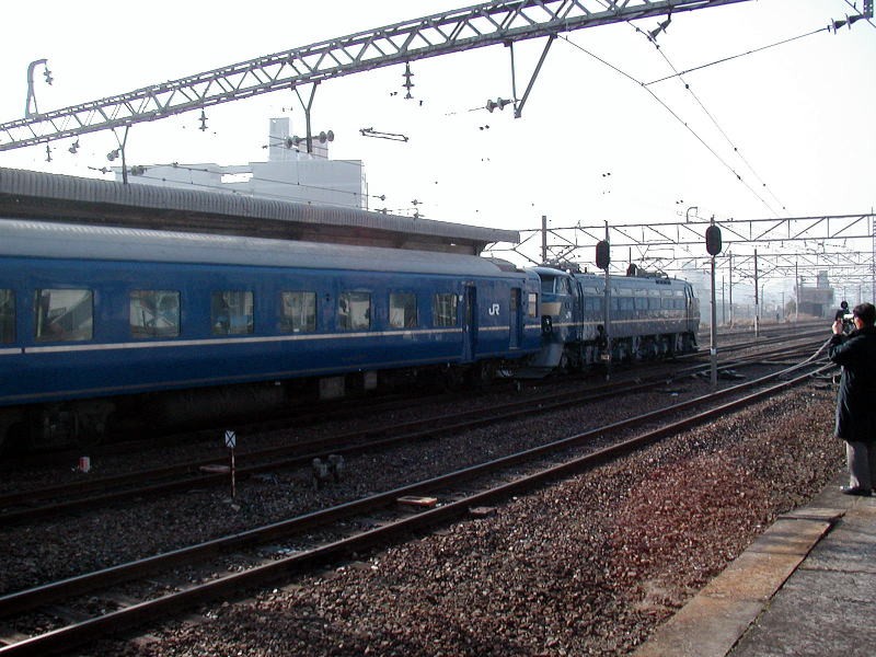 まぁ、普段乗る列車が酷いせいかもですが世間で言われるほど寝心地は悪くないですよ