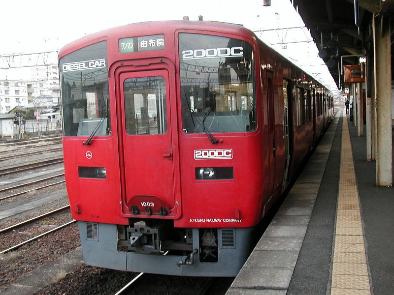 基本的に九州の普通車ってのはディーゼルも電車もパタパタシート（勝手に命名）なので面白いです