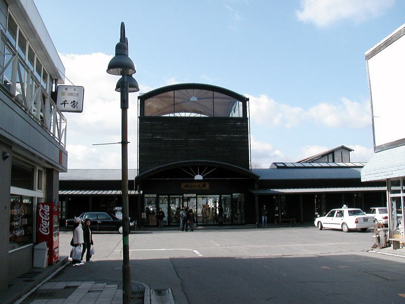 ゆふいん駅です、足湯もありますがホテルで温泉は満腹なのでやってません。