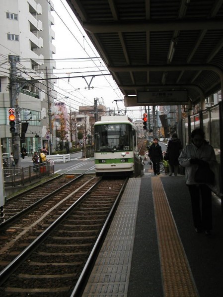 これに乗り、まずは三ノ輪橋駅へ