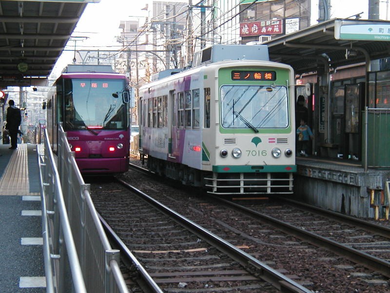 町屋駅にて