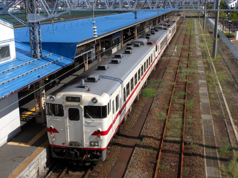 毎度おなじみ青森駅にて青い森鉄道乗り入れの


快速しもきた