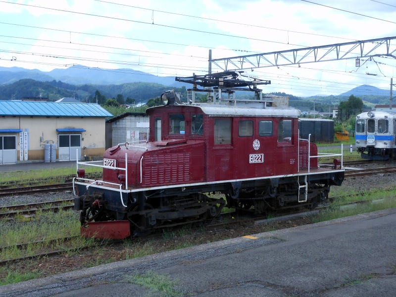 津軽大沢駅にてED22


車内で撮影なので画質がアレ