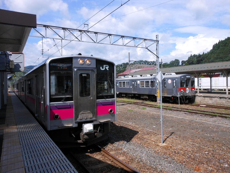 大鰐駅にて乗車していた701系


途中あけぼのやらキハ40タラコやらと


すれ違いました