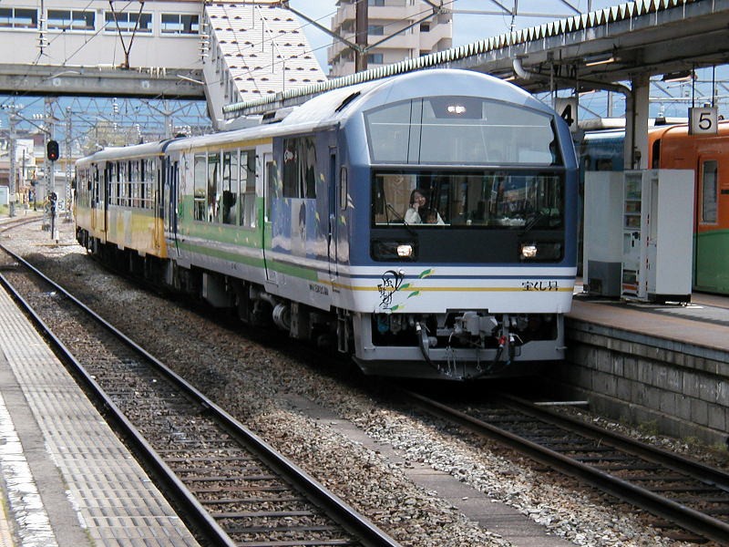 会津若松駅にて会津鉄道お座トロ展望列車　展望、お座敷、プラネタリウムと何でもあり　撮影日０７／０５／０２