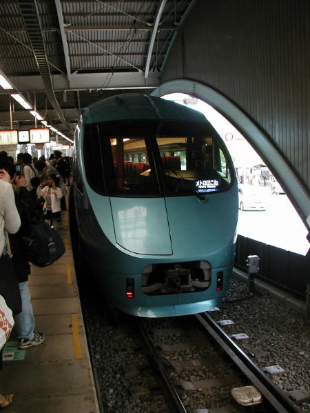 箱根登山鉄道箱根湯本駅にてメトロはこね　地下鉄名目なので無理矢理な前面扉が　撮影日０８／０５／０３