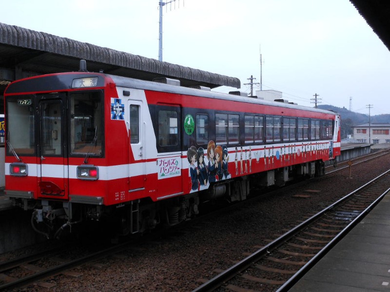 大洗鹿島線大洗駅にてガールズアンドパンツァーラッピング列車（水戸側）　撮影日１２／１２／１７