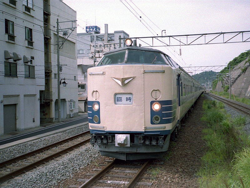 ５８３系ねぶた臨　回送　浅虫温泉駅にて　０１／０８／０６