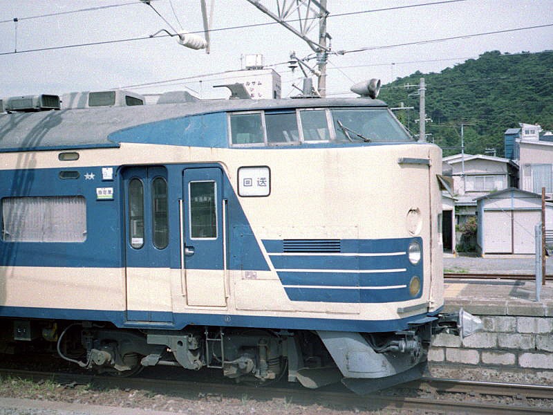 ５８３系ねぶた臨　回送　浅虫温泉駅にて　０１／０８／０６